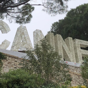 ДЕВОЈКЕ СА МОРАВЕ НА АЗУРНОЈ ОБАЛИ – НЕОЛИТСКЕ ФИГУРИНЕ ЗАВИЧАЈНОГ МУЗЕЈА ЈАГОДИНА НА ИЗЛОЖБИ У КАНУ